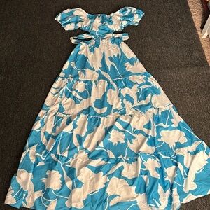 NWOT. Y&Z LADIES MAXI DRESS